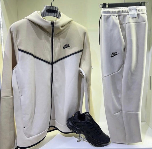 NIKE TRACKSUIT